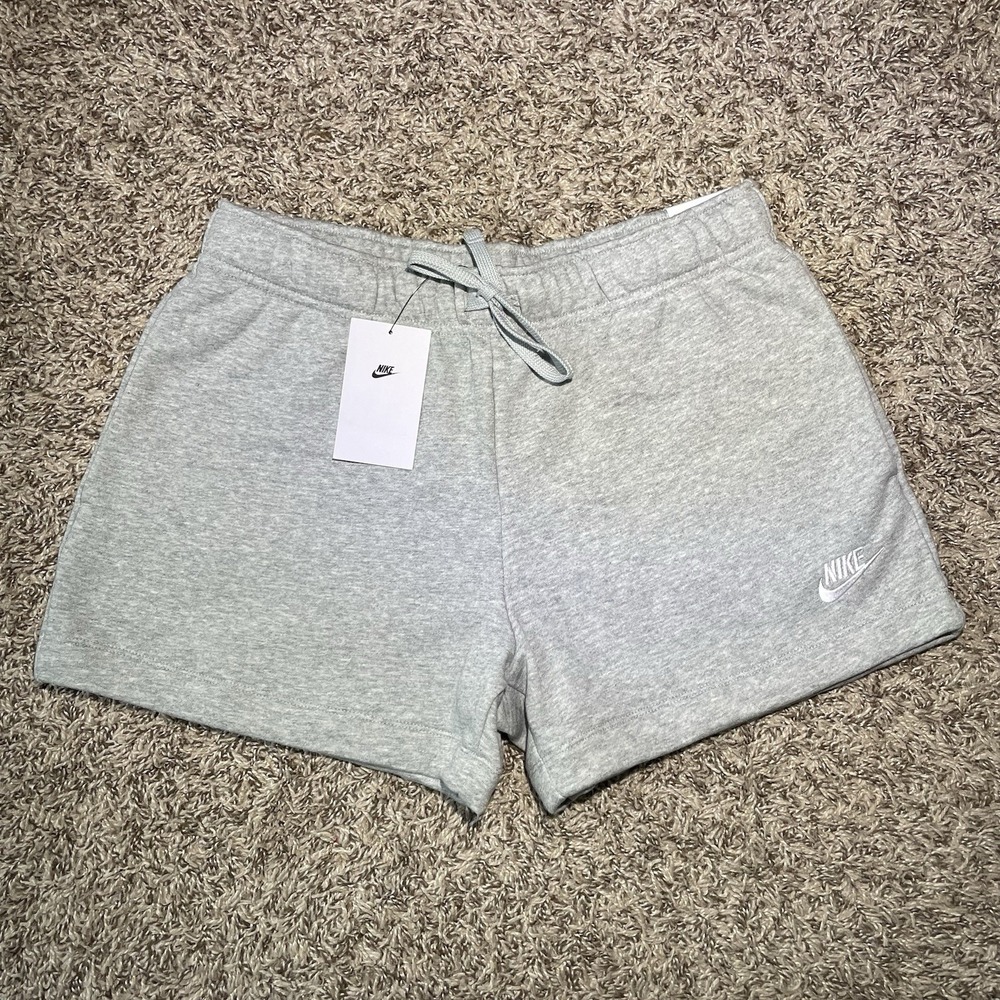 Nike Sportswear Club Fleece Mid-Rise Shorts Womens Size Medium Grey DQ5802-063 - Picture 1 of 9